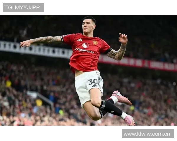 曼联球迷五连胜才理发拉门斯期待再赢两场继续庆祝