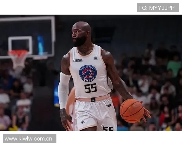 费尔斯表现低迷7号秀13投仅4中贡献15分5失误下半场状态更差仅得4分